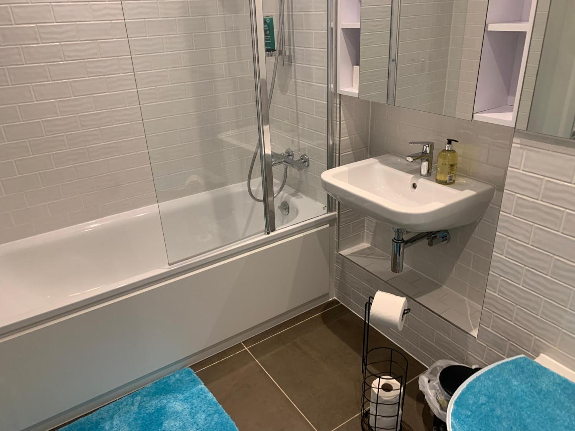 לונדון 2 Bedroom 2 Bath 1 Ensuite In Roya Asenal Beautiful Views & Parking מראה חיצוני תמונה